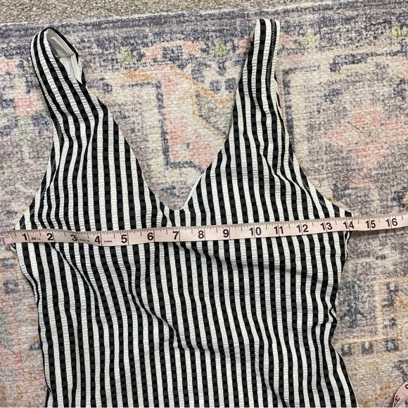 Athleta Small Seersucker Striped Black White One Piece‎ Swimsuit - Picture 10 of 11